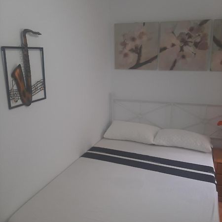 Alquiler Habitacion- Descanso Sabadell - Bano Compartido Exterior photo